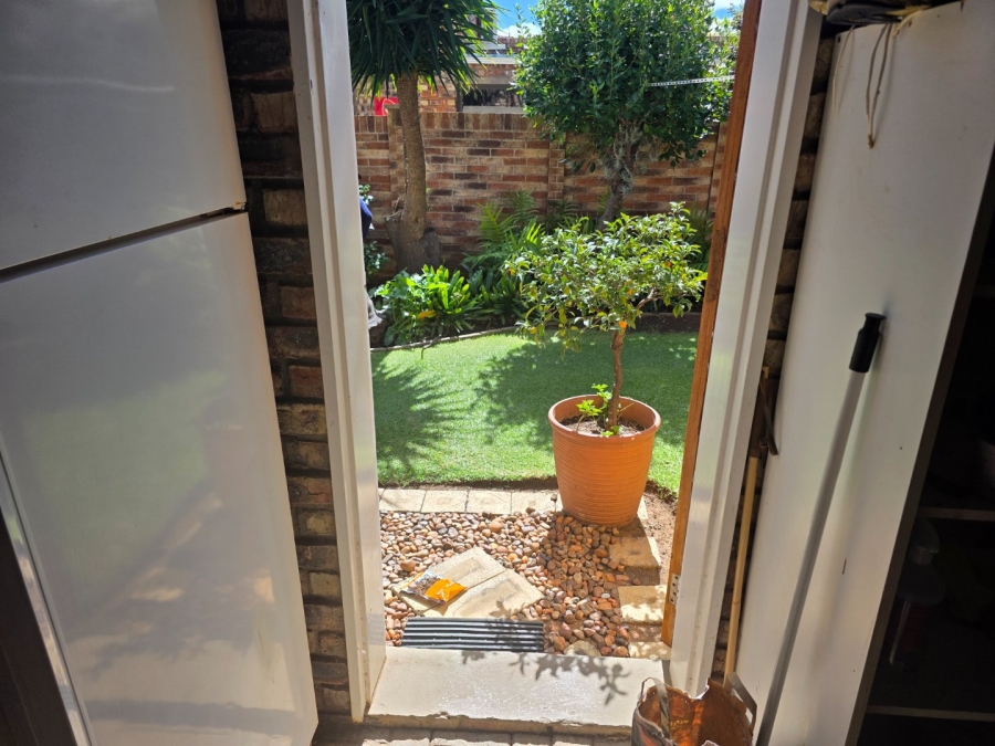 2 Bedroom Property for Sale in Langenhovenpark Free State